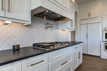 Black-backsplash